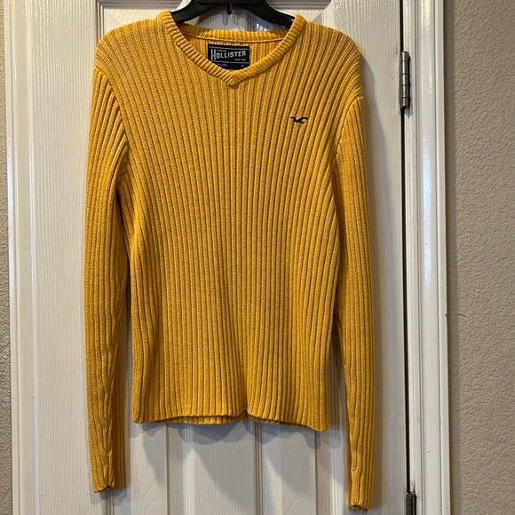 Hollister Yellow Sweater For Women Size Medium - Picture 1 of 7